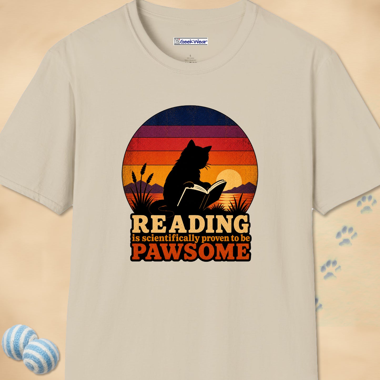 GeekWear Cats Reading T-Shirt