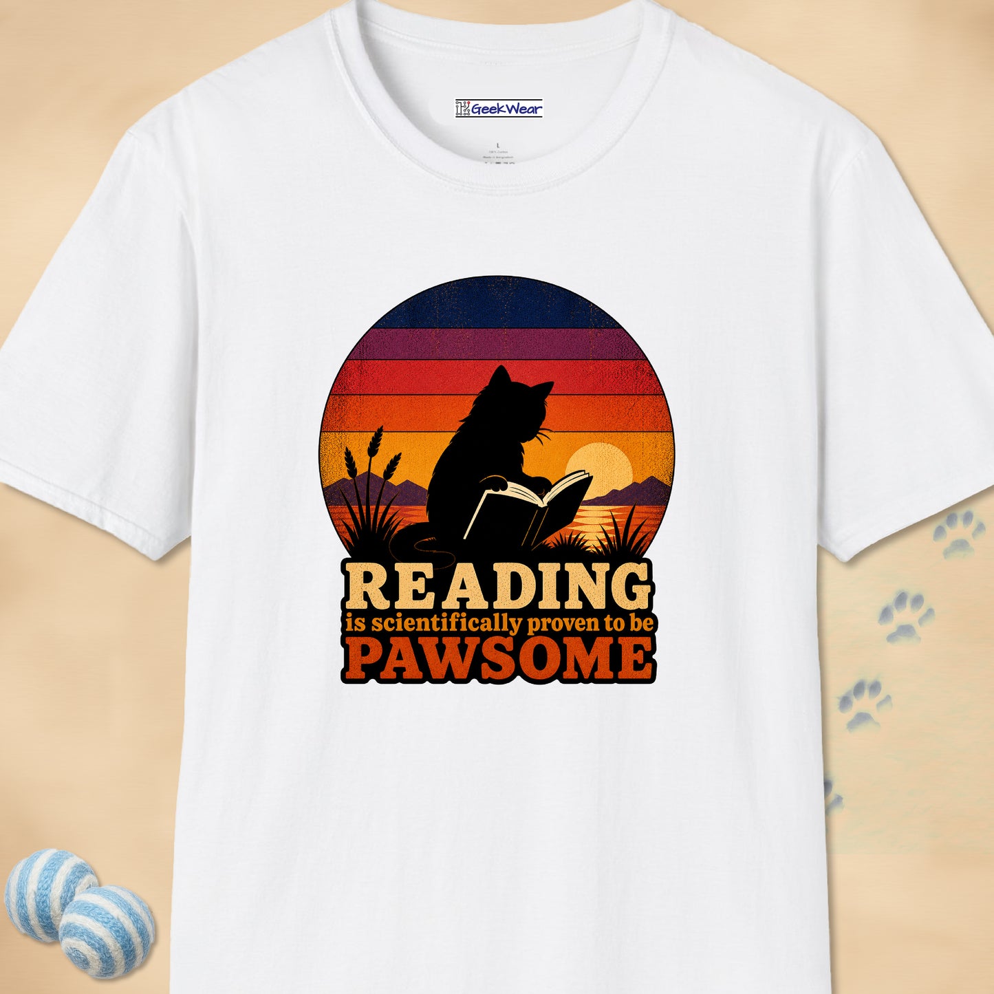 GeekWear Cats Reading T-Shirt